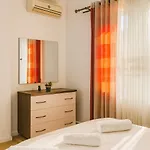 아파트 Blloku Luxury 2 Bedroom 티라나