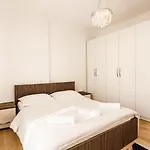 Lejlighed Blloku Luxury 2 Bedroom Tirana