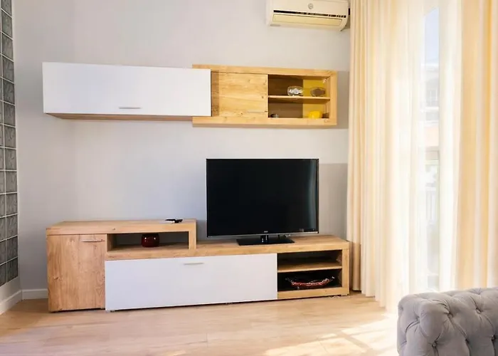 Blloku Luxury 2 Bedroom * Tirana