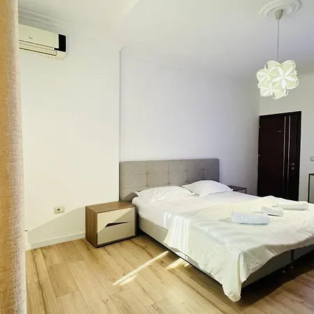 Blloku Luxury 2 Bedroom Апартаменты *
