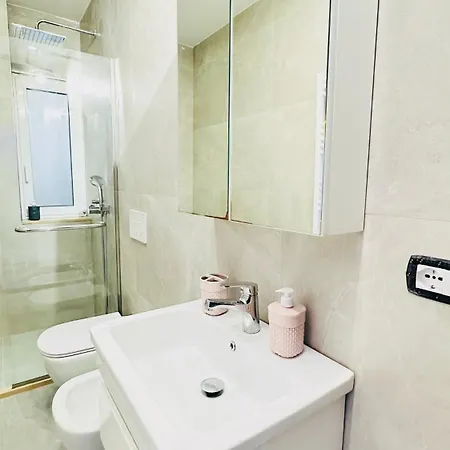 Blloku Luxury 2 Bedroom * 地拉那