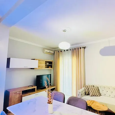 Blloku Luxury 2 Bedroom * Tirana