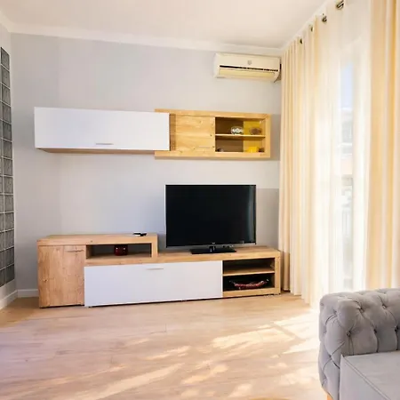 Blloku Luxury 2 Bedroom * Tirana