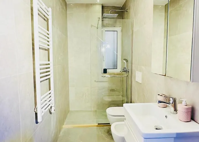 Blloku Luxury 2 Bedroom * Tirana