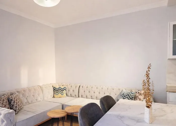 Blloku Luxury 2 Bedroom Apartment *